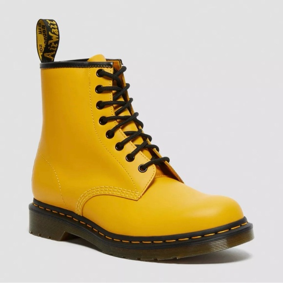 ✨ SOLD ✨ Dr. Martens | 1460 Smooth Leather Lace Up Boots - Picture 1 of 3